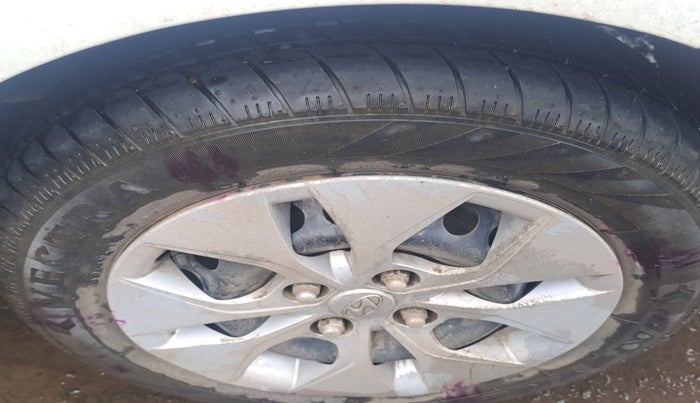 2014 Hyundai Xcent S 1.2, Petrol, Manual, 1,12,976 km, tyre