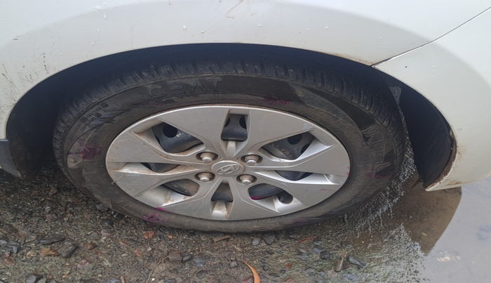 2014 Hyundai Xcent S 1.2, Petrol, Manual, 1,12,976 km, tyre