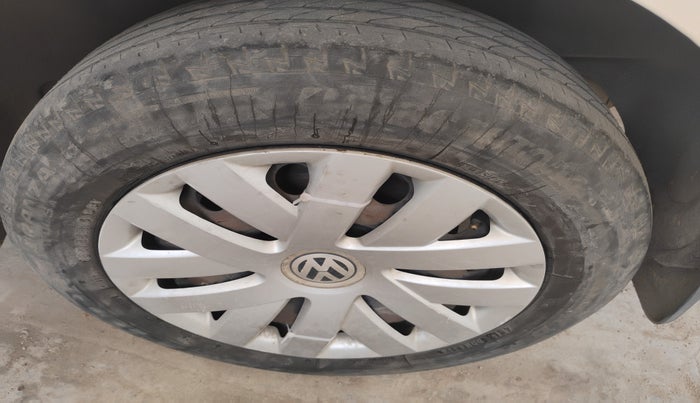 2013 Volkswagen Vento COMFORTLINE DIESEL 1.6, Diesel, Manual, 1,63,800 km, tyre
