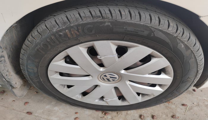 2013 Volkswagen Vento COMFORTLINE DIESEL 1.6, Diesel, Manual, 1,63,800 km, tyre
