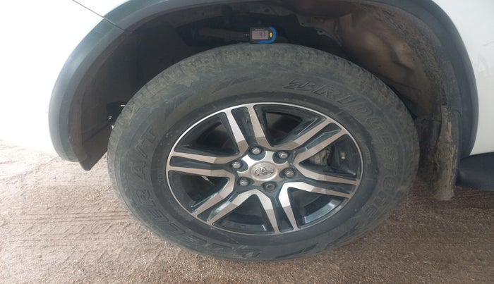 2017 Toyota Fortuner 2.8 4X2 AT, Diesel, Automatic, 99,540 km, tyre