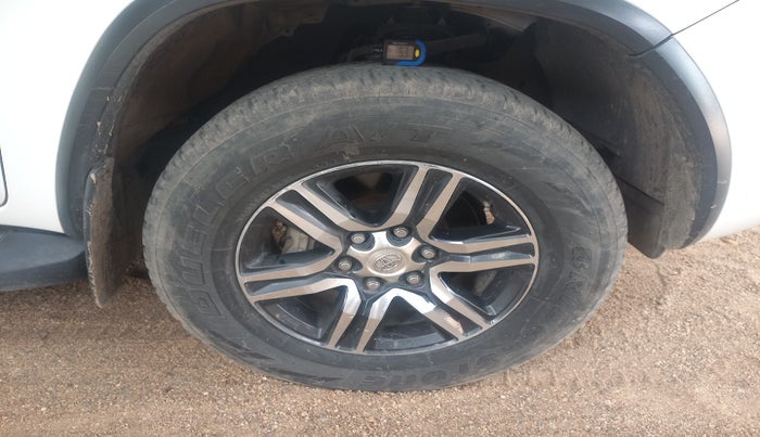 2017 Toyota Fortuner 2.8 4X2 AT, Diesel, Automatic, 99,540 km, tyre