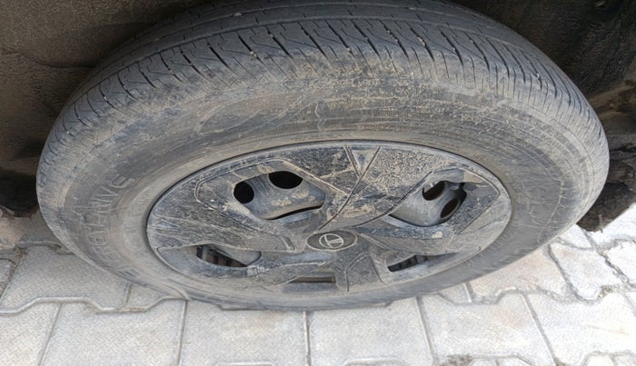 2024 Tata PUNCH ADVENTURE RHYTHM CNG MT, Petrol, Manual, 44,375 km, tyre