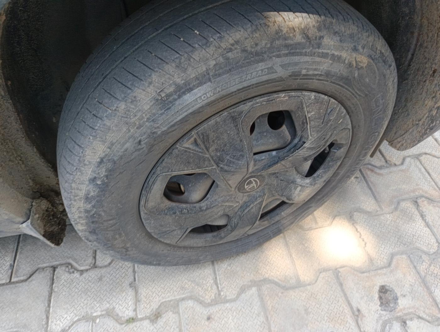 2024 Tata PUNCH ADVENTURE RHYTHM CNG MT, Petrol, Manual, 44,375 km, tyre