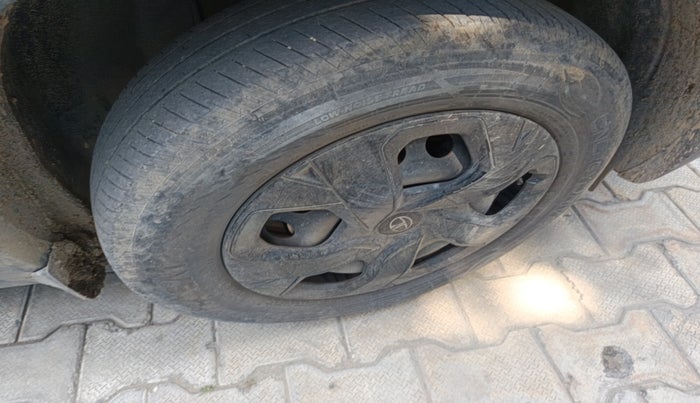 2024 Tata PUNCH ADVENTURE RHYTHM CNG MT, Petrol, Manual, 44,375 km, tyre