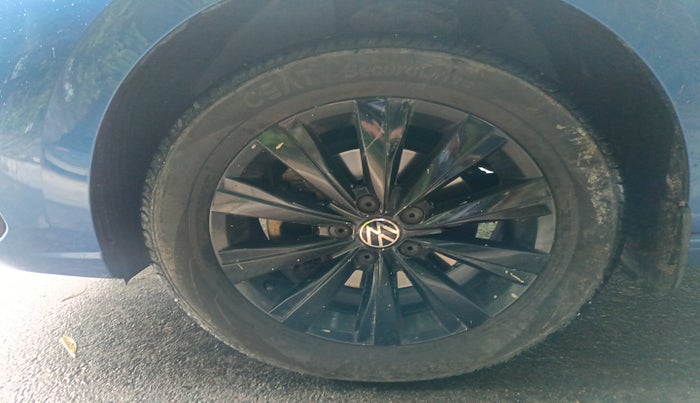 2022 Volkswagen VIRTUS HIGHLINE TSI 1.0 AT, Petrol, Automatic, 18,800 km, tyre