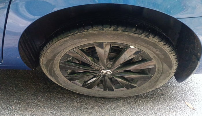 2022 Volkswagen VIRTUS HIGHLINE TSI 1.0 AT, Petrol, Automatic, 18,800 km, tyre