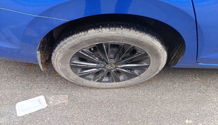 2022 Volkswagen VIRTUS HIGHLINE TSI 1.0 AT, Petrol, Automatic, 18,800 km, tyre