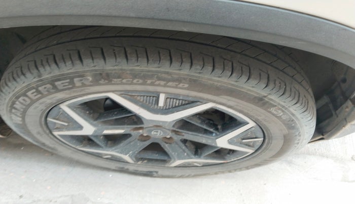 2024 Tata Safari ACCOMPLISHED PLUS DUAL TONE AT, Diesel, Automatic, 30,281 km, tyre