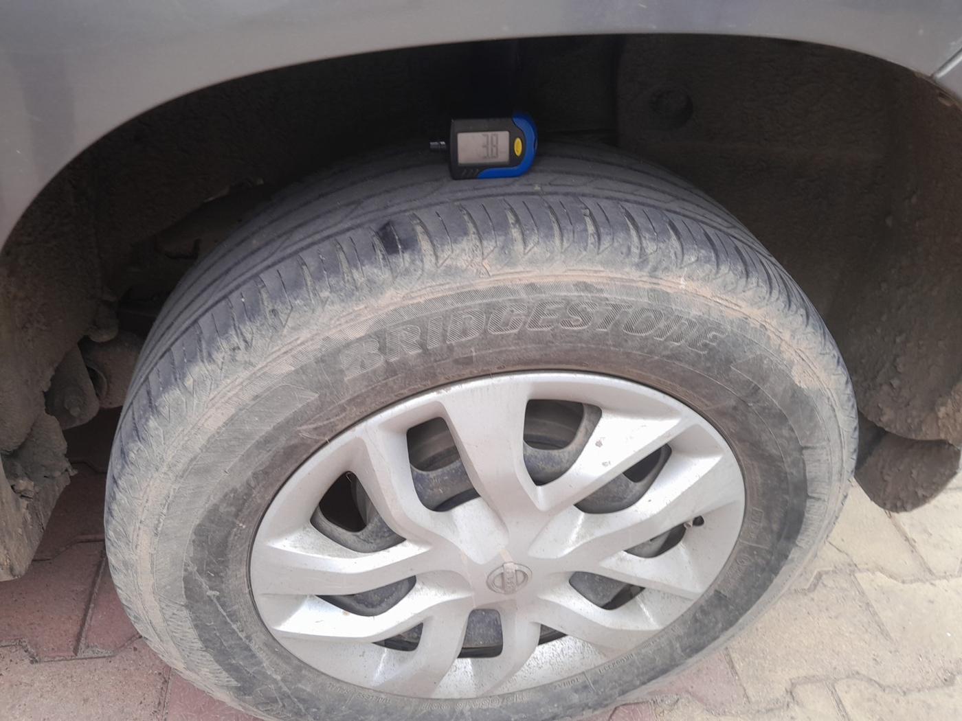 2013 Nissan Terrano XE (D), Diesel, Manual, 93,500 km, tyre