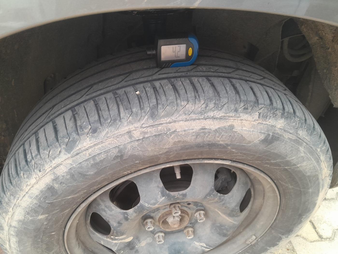 2013 Nissan Terrano XE (D), Diesel, Manual, 93,500 km, tyre