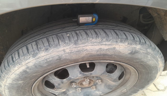 2013 Nissan Terrano XE (D), Diesel, Manual, 93,165 km, tyre