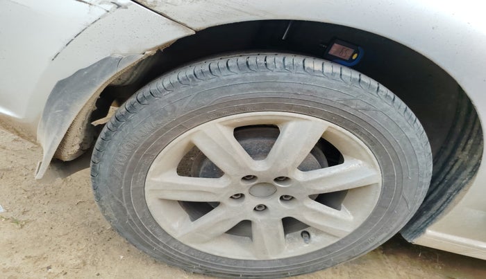 2012 Volkswagen Vento HIGHLINE DIESEL 1.6, Diesel, Manual, 76,640 km, tyre
