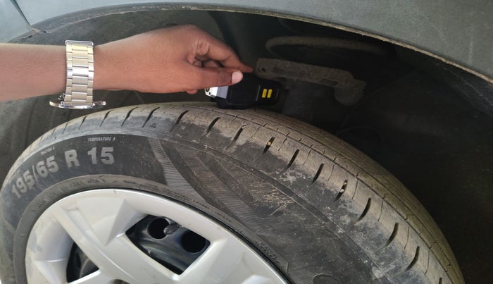 2020 Hyundai VENUE E 1.2, Petrol, Manual, 1,16,809 km, tyre