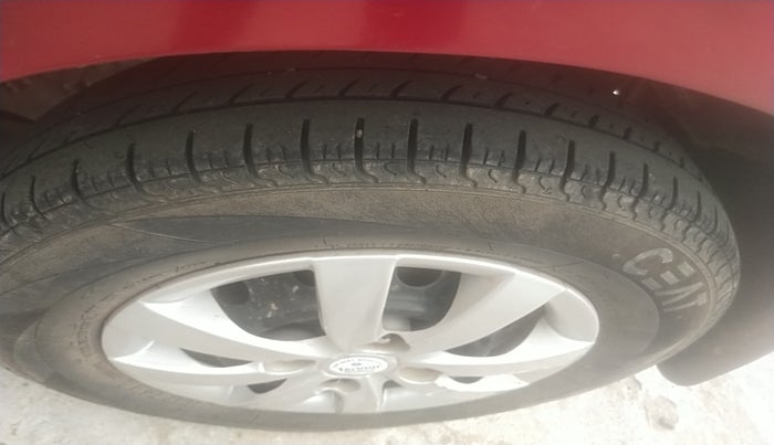 2014 Hyundai Eon ERA +, Petrol, Manual, 52,599 km, tyre