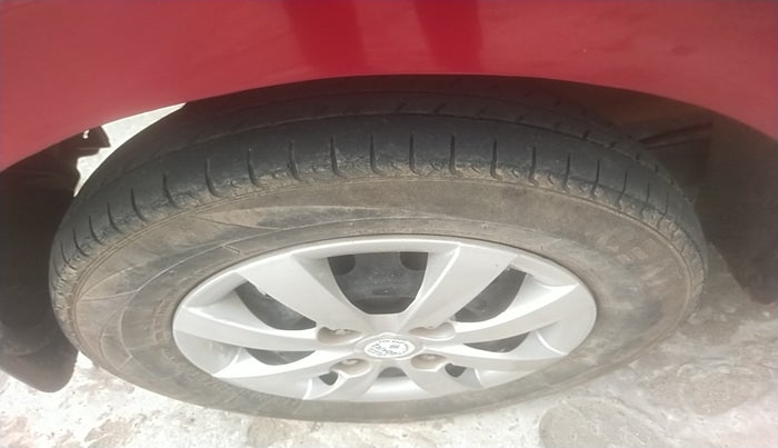 2014 Hyundai Eon ERA +, Petrol, Manual, 52,599 km, tyre