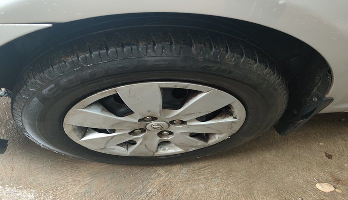2011 Hyundai Verna TRANSFORM 1.6 VTVT, Petrol, Manual, 77,379 km, tyre