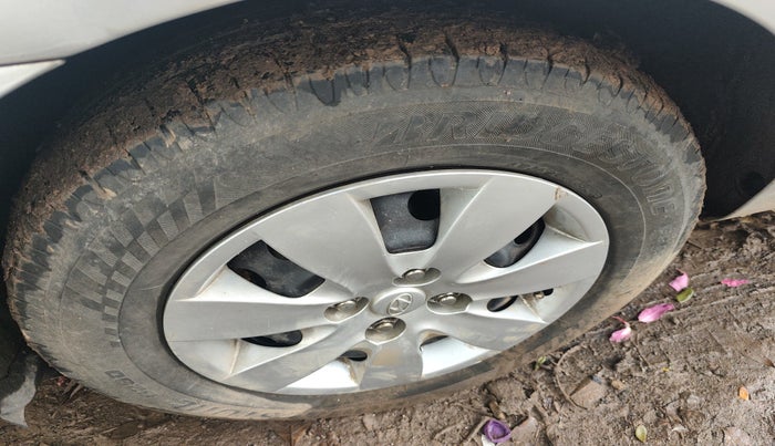 2011 Hyundai Verna TRANSFORM 1.6 VTVT, Petrol, Manual, 77,379 km, tyre
