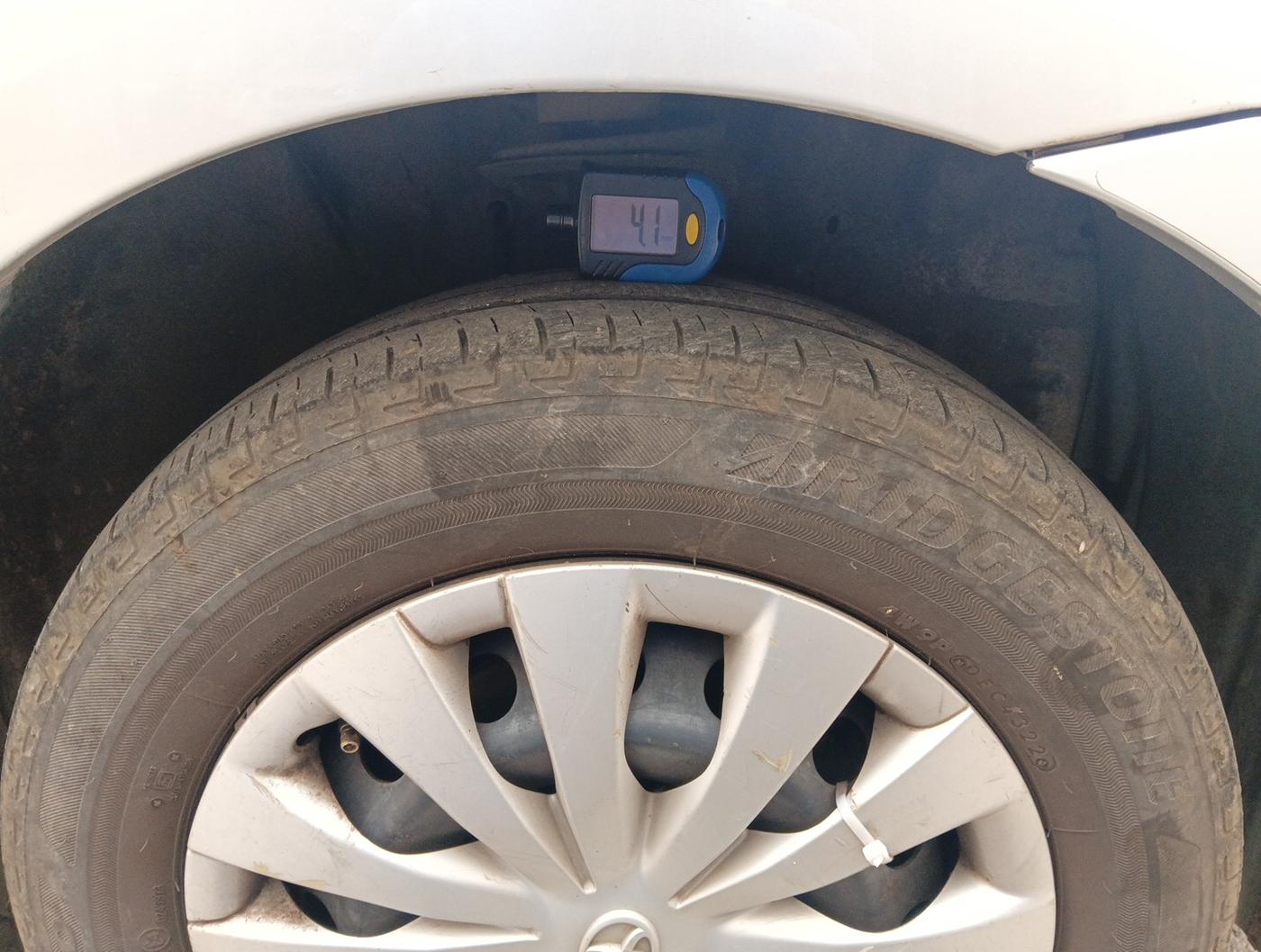 2011 Toyota Etios G, Petrol, Manual, 2,78,500 km, tyre