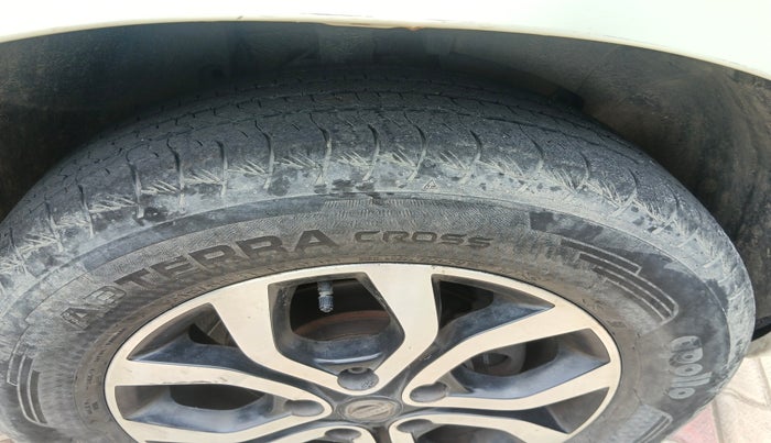 2015 Nissan Terrano XL D PLUS, Diesel, Manual, 1,01,041 km, tyre