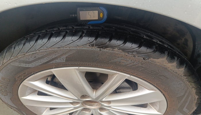 2017 Volkswagen Vento HIGHLINE PETROL AT, Petrol, Automatic, 63,208 km, tyre