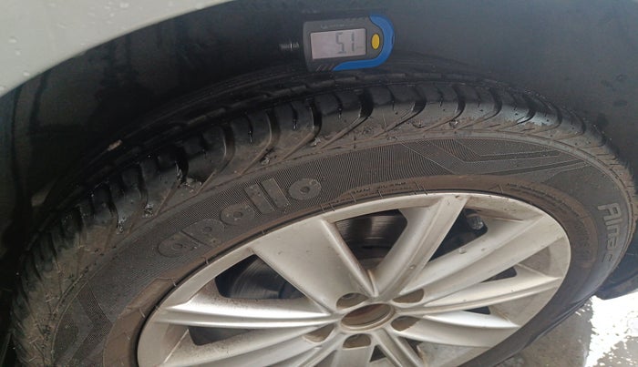 2017 Volkswagen Vento HIGHLINE PETROL AT, Petrol, Automatic, 63,208 km, tyre