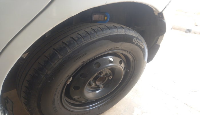 2022 Maruti Swift VXI, Petrol, Manual, 1,16,705 km, tyre