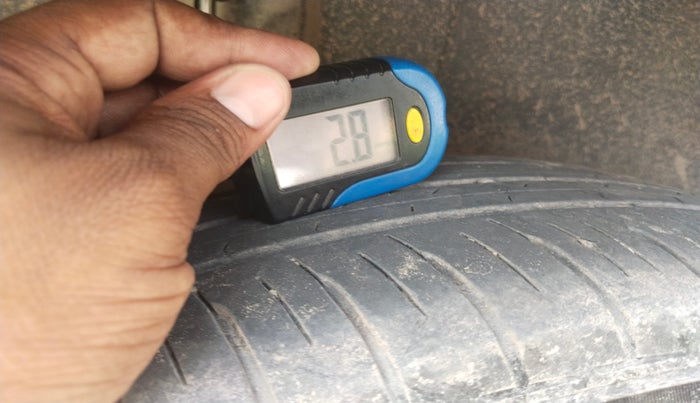 2014 Maruti Swift VXI, Petrol, Manual, 1,02,126 km, tyre