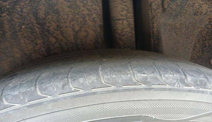 2016 Maruti Ciaz ZDI SHVS, Diesel, Manual, 1,69,024 km, tyre