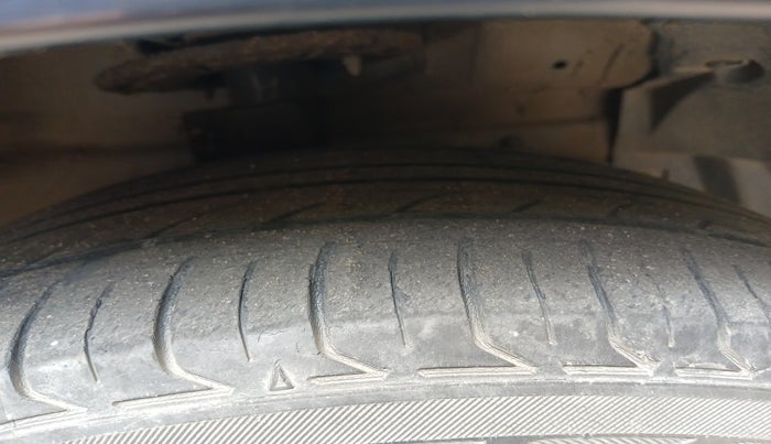 2016 Maruti Ciaz ZDI SHVS, Diesel, Manual, 1,69,024 km, tyre