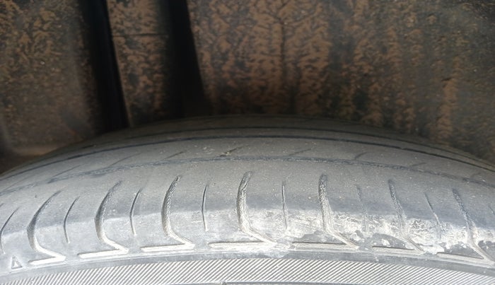 2016 Maruti Ciaz ZDI SHVS, Diesel, Manual, 1,69,024 km, tyre