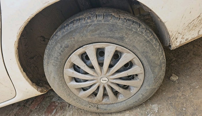 2011 Toyota Etios G, Petrol, Manual, 1,01,625 km, tyre