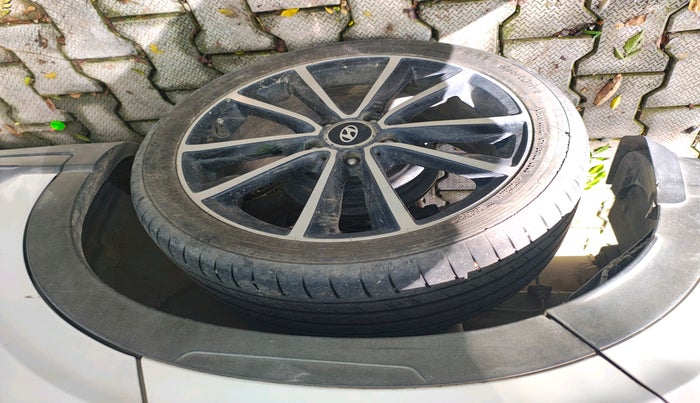 2019 Hyundai VENUE SX PLUS 1.0 TURBO DCT, Petrol, Automatic, 30,814 km, tyre