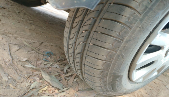 2011 Hyundai i20 MAGNA 1.2, Petrol, Manual, 1,11,256 km, tyre