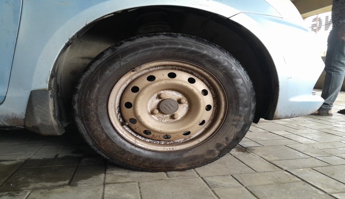 2015 Maruti Swift Dzire LXI, Petrol, Manual, 1,20,446 km, tyre