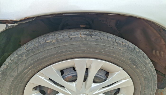 2015 Toyota Innova 2.5 GX 8 STR, Diesel, Manual, 2,19,692 km, tyre