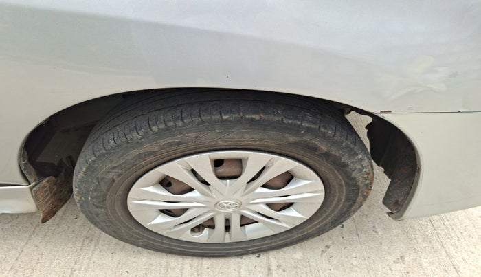 2015 Toyota Innova 2.5 GX 8 STR, Diesel, Manual, 2,19,692 km, tyre