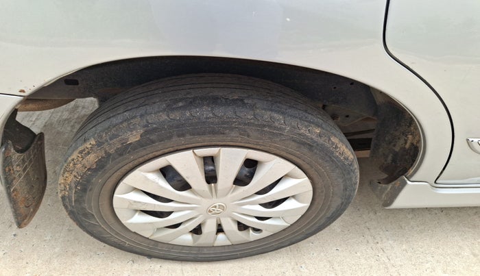2015 Toyota Innova 2.5 GX 8 STR, Diesel, Manual, 2,19,692 km, tyre