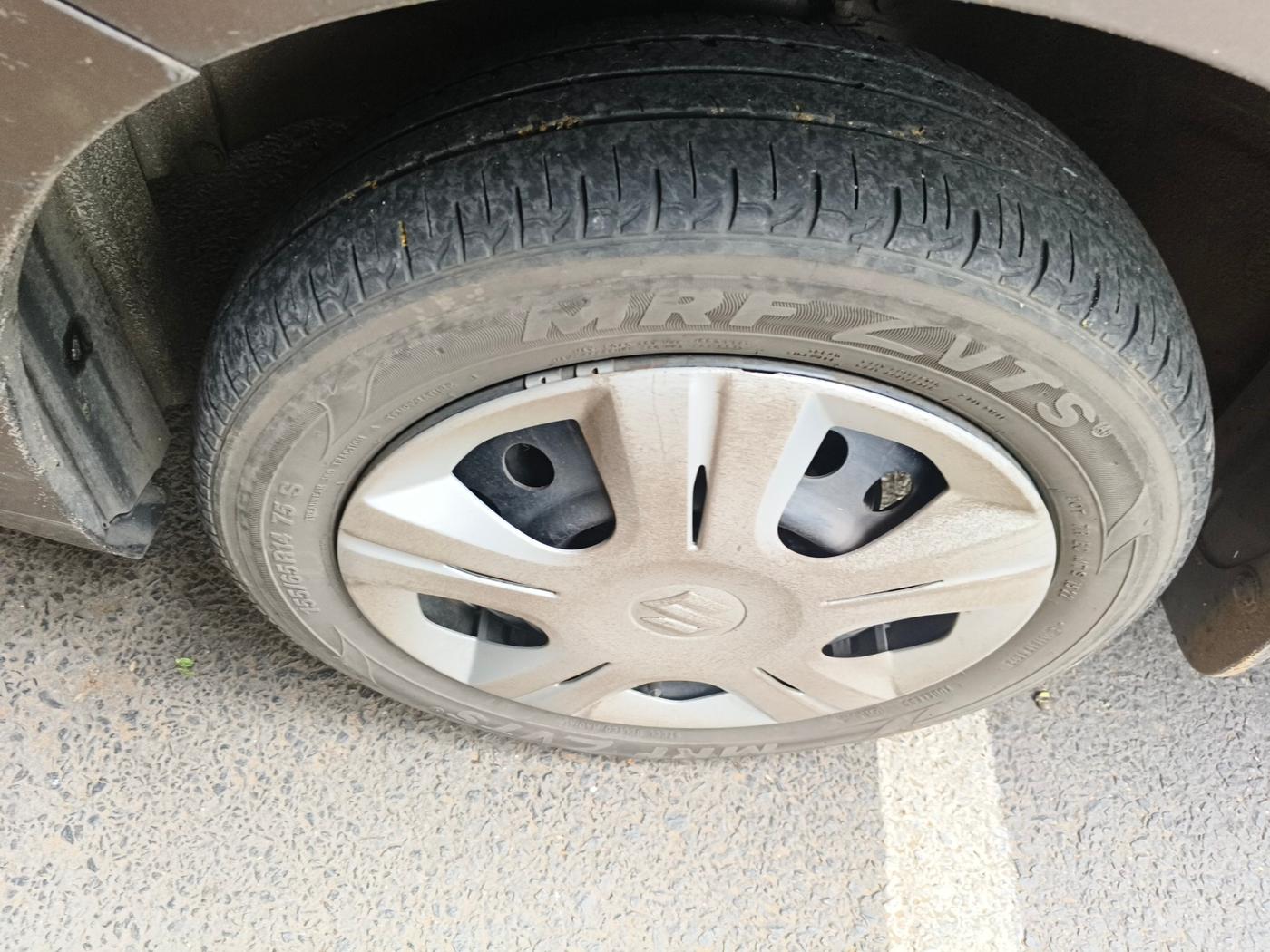 2015 Maruti Wagon R 1.0 VXI, Petrol, Manual, 50,594 km, tyre