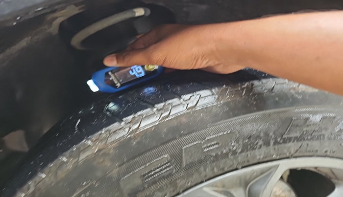 2020 Tata Harrier XZA 2.0L, Diesel, Automatic, 1,20,463 km, tyre