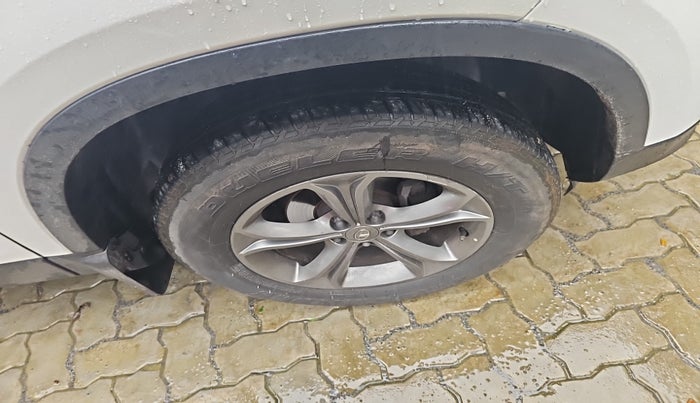 2020 Tata Harrier XZA 2.0L, Diesel, Automatic, 1,20,463 km, tyre