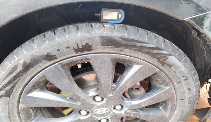 2014 Hyundai Verna FLUIDIC 1.6 VTVT SX AT, Petrol, Automatic, 85,037 km, tyre