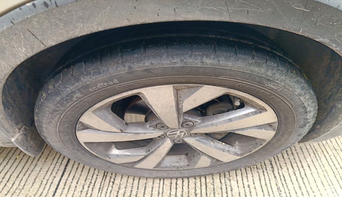 2022 Volkswagen TAIGUN TOPLINE 1.0 TSI AT, Petrol, Automatic, 34,584 km, tyre