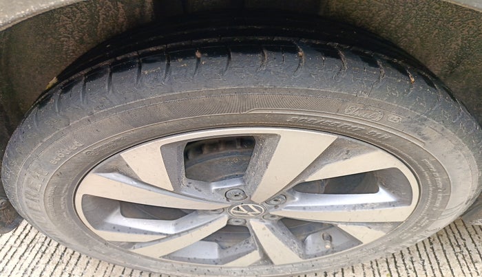 2022 Volkswagen TAIGUN TOPLINE 1.0 TSI AT, Petrol, Automatic, 34,584 km, tyre