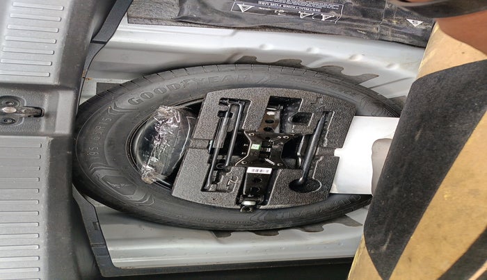 2022 Volkswagen TAIGUN TOPLINE 1.0 TSI AT, Petrol, Automatic, 34,584 km, tyre