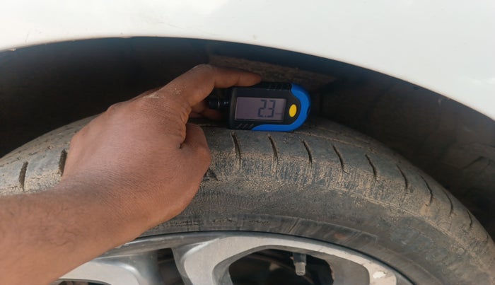 2018 Hyundai Elite i20 ASTA 1.4 CRDI DUAL TONE, Diesel, Manual, 2,00,000 km, tyre