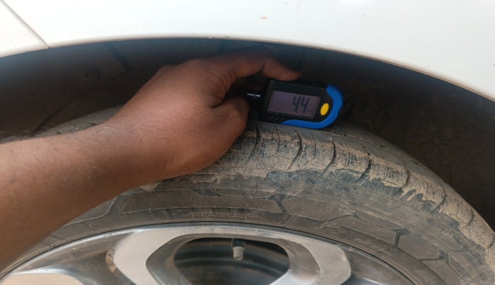 2018 Hyundai Elite i20 ASTA 1.4 CRDI DUAL TONE, Diesel, Manual, 2,00,000 km, tyre