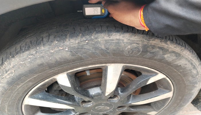 2018 Mahindra XUV500 W11 AT, Diesel, Automatic, 1,46,229 km, tyre