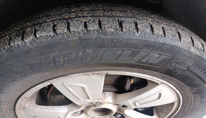 2015 Mahindra XUV500 W8, Diesel, Manual, 1,03,001 km, tyre