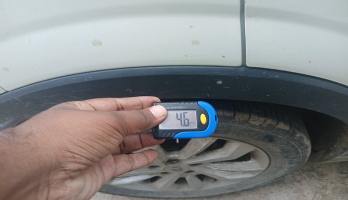 2020 Mahindra XUV300 W8 1.5 DIESEL, Diesel, Manual, 1,04,335 km, tyre